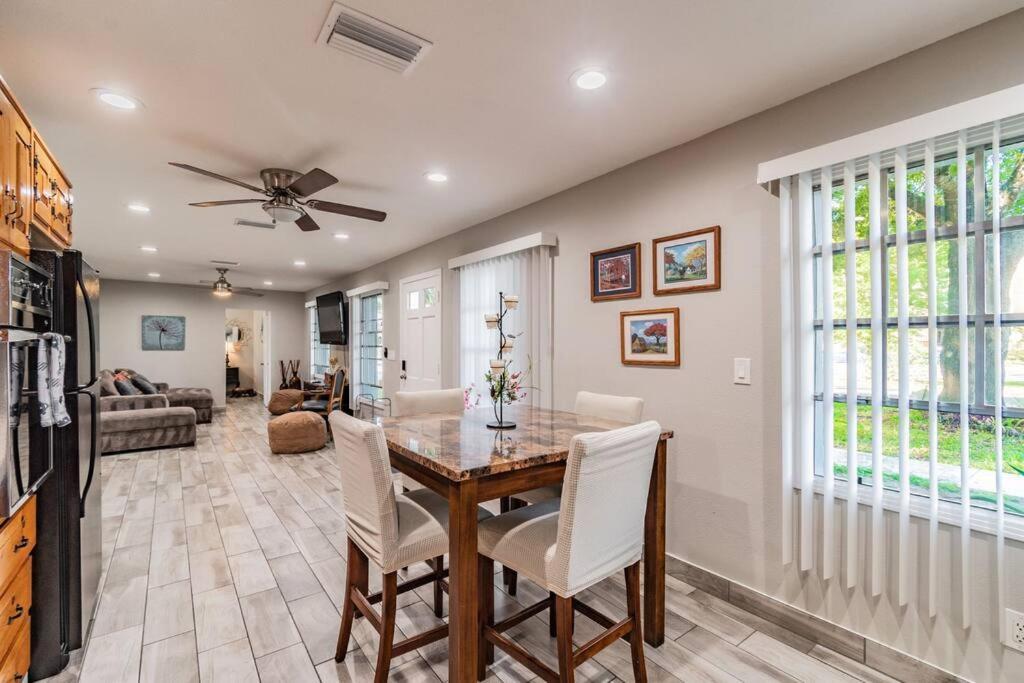 Town 'N' Country Cozy Corner, Your Florida Fun Hub Villa แทมปา ภายนอก รูปภาพ