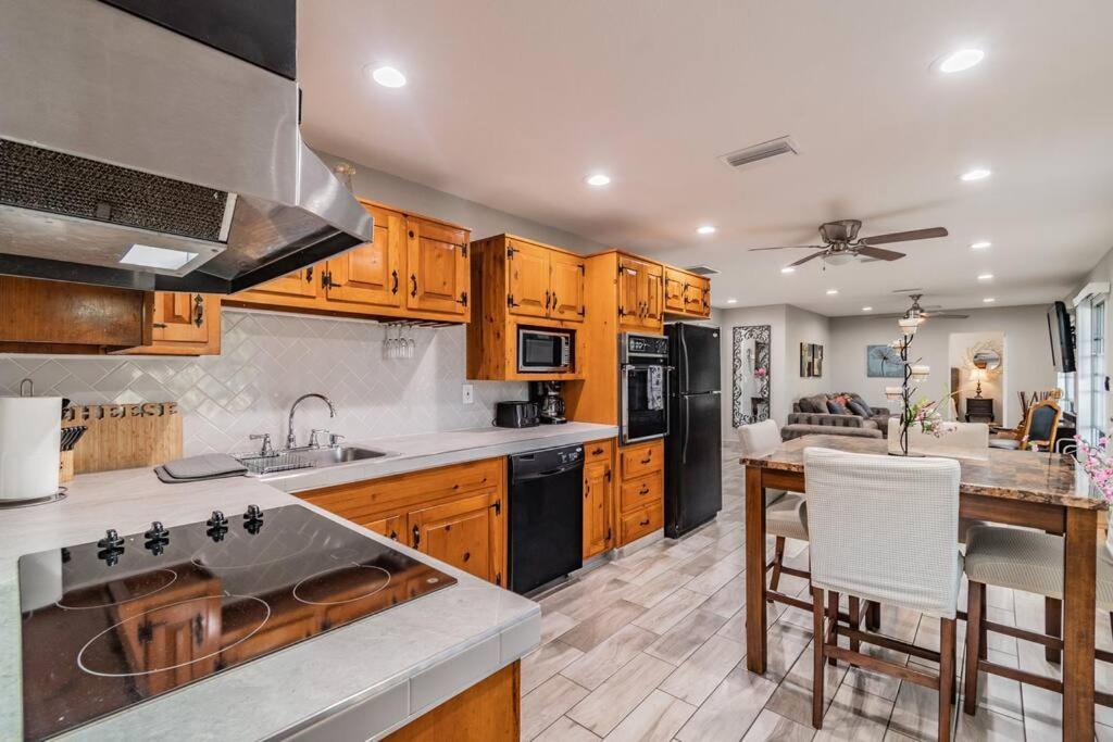 Town 'N' Country Cozy Corner, Your Florida Fun Hub Villa แทมปา ภายนอก รูปภาพ