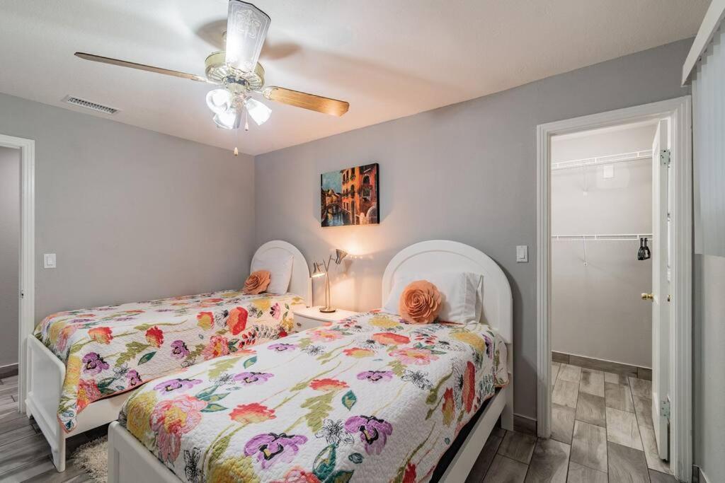 Town 'N' Country Cozy Corner, Your Florida Fun Hub Villa แทมปา ภายนอก รูปภาพ