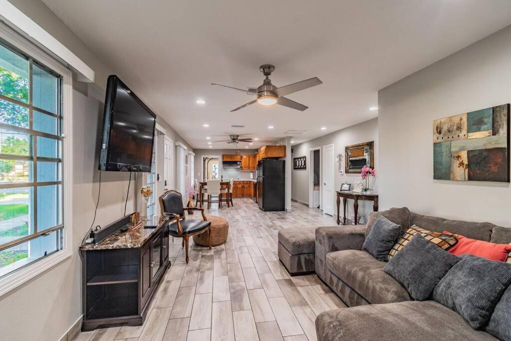 Town 'N' Country Cozy Corner, Your Florida Fun Hub Villa แทมปา ภายนอก รูปภาพ